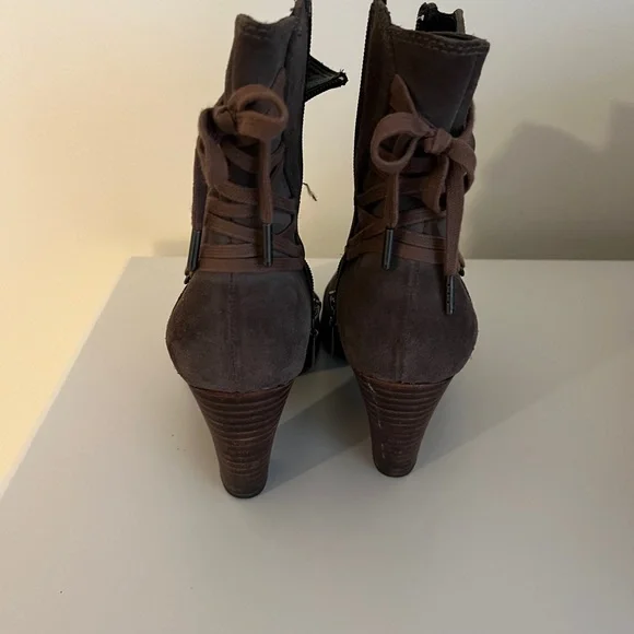 Clark’s tie detail suede booties - Picture 3 of 6